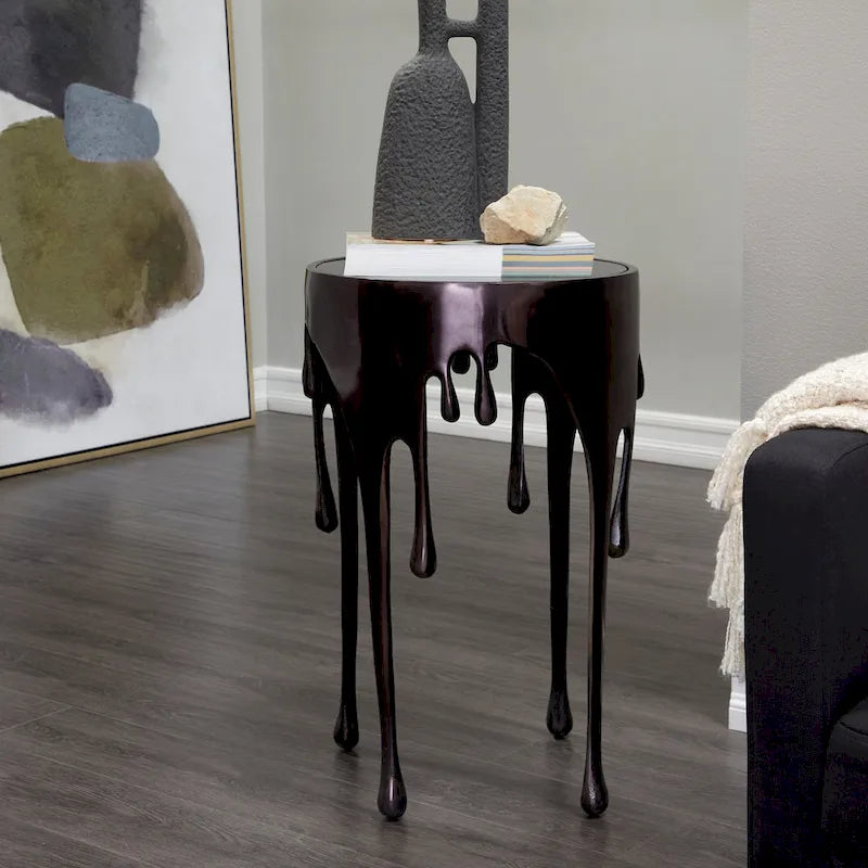 Table basse ou d'appoint en aluminium avec pieds à effet de fonte et plateau en verre fumé