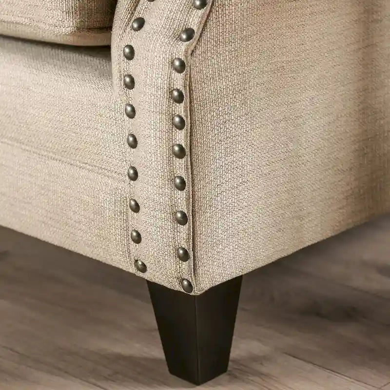 Causeuse rembourrée en bois massif beige traditionnel avec garniture cloutée