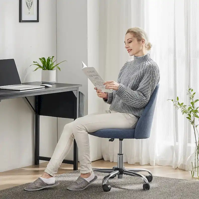 Chaise de bureau pivotante réglable à roulettes
