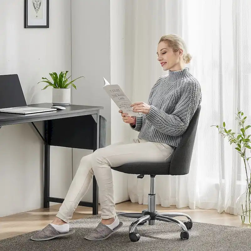 Chaise de bureau pivotante réglable à roulettes